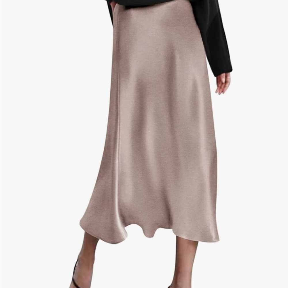 Elegant Beige Satin Skirt - Picture 1 of 1